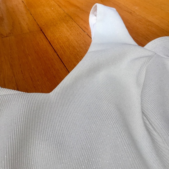 White Open-Shoulder Form-Fitting Ribbed Dress - Picture 3 of 3